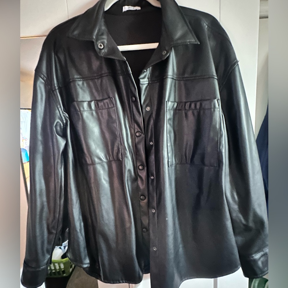 LIGHTWEIGHT LEATHER JACKET